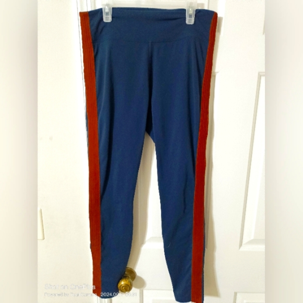 Athleta Yoga Pants Navy with Brown stripe embellishment Sz Medium